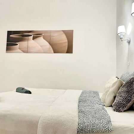 White Apartment Near The Famous New York Cafe Budapest Extérieur photo