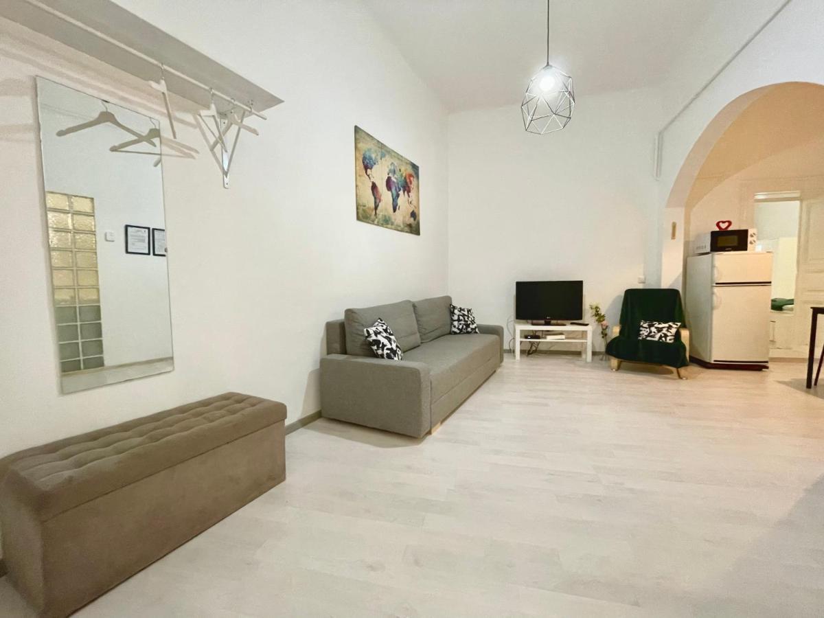 White Apartment Near The Famous New York Cafe Budapest Extérieur photo